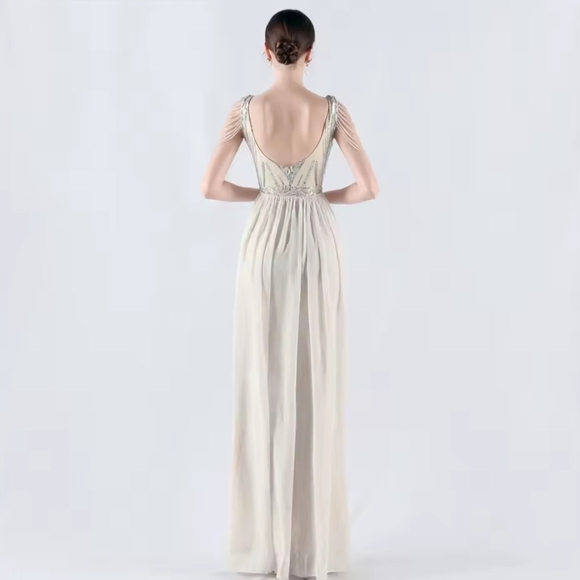 Elegant Silver Evening Gown - Picture 4 of 15